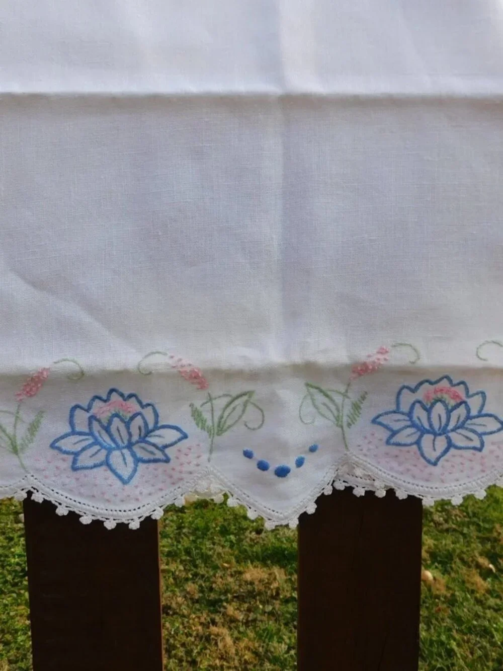 Embroidered Table Runner Floral Design Very Nice